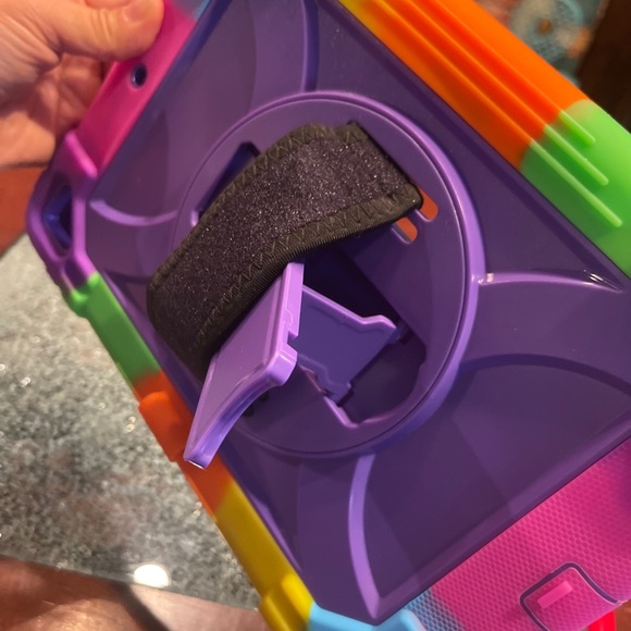 Ipad 5th/6th Generation multicolor Silicone and Hard Cover  9.7” - Picture 11 of 16